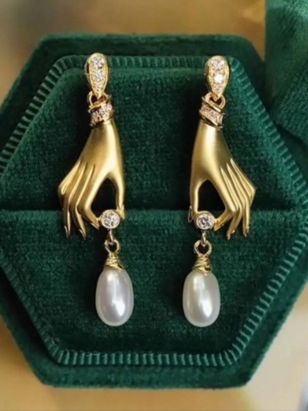 VTG Victorian Hand Pearl Pendant Earrings